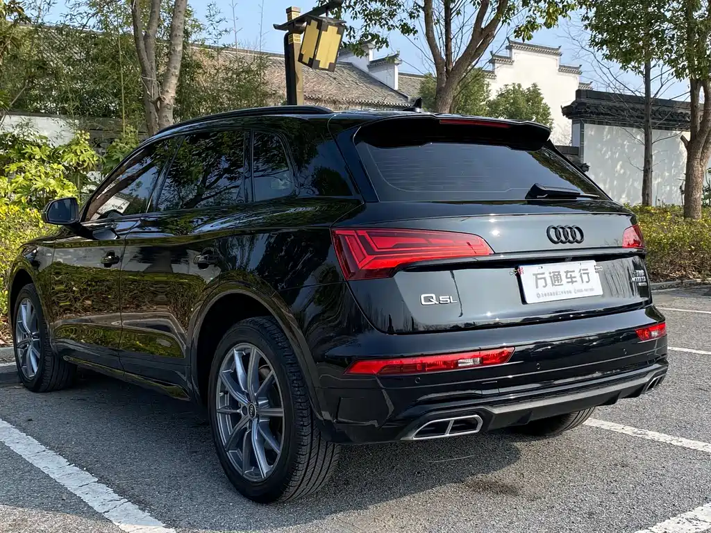 Audi Q5L 2023 — фото 9