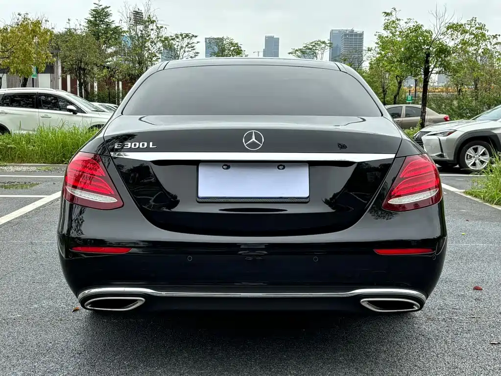 Mercedes-Benz E-Class 2019 — фото 26