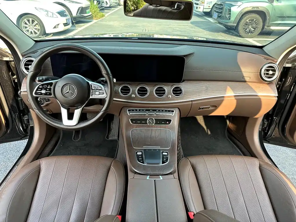 Mercedes-Benz E-Class 2019 — фото 17