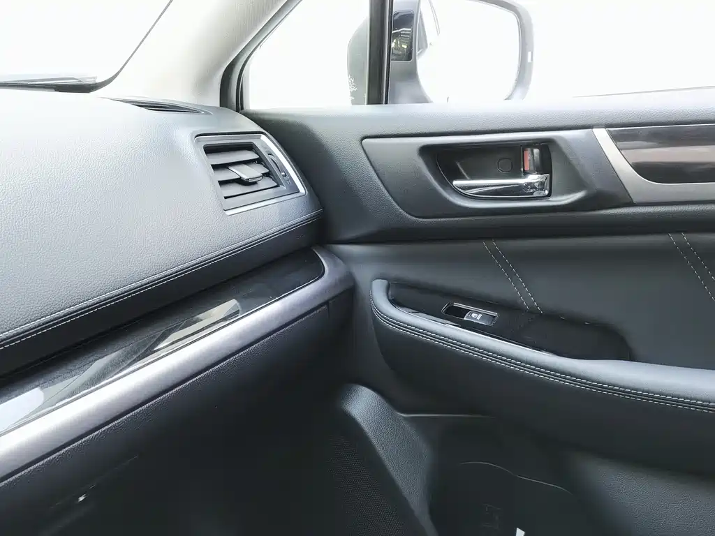 Subaru Legacy 2021 — фото 14