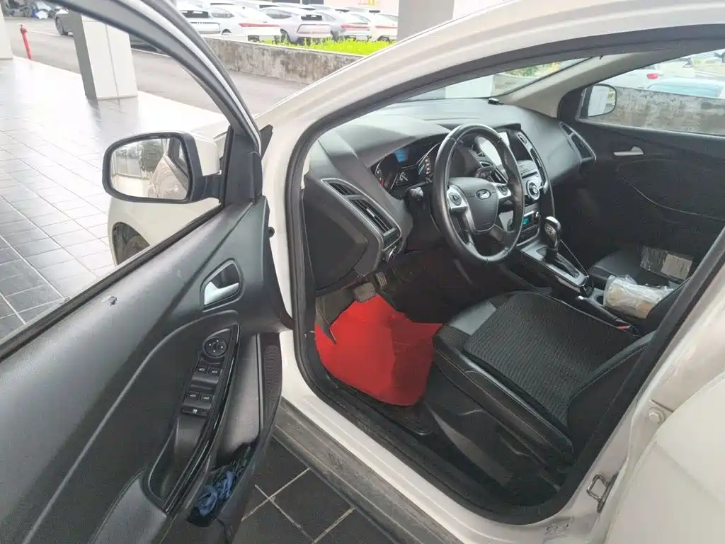 Ford Focus 2015 — фото 13