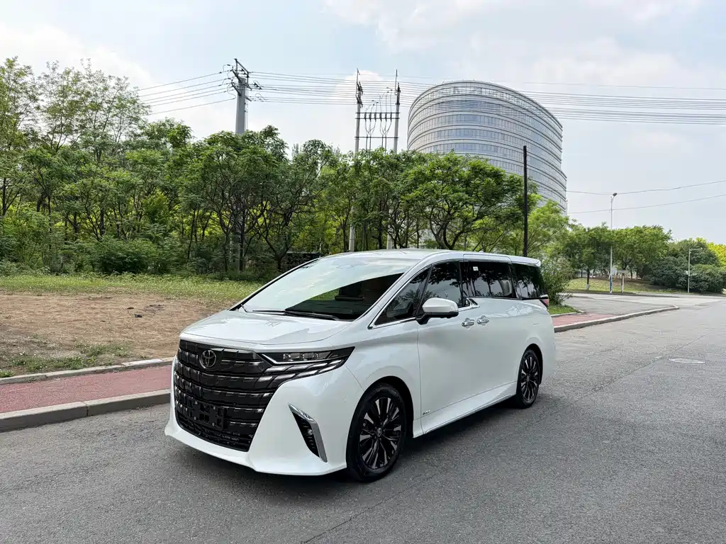 Toyota Alphard 2025 — фото 1