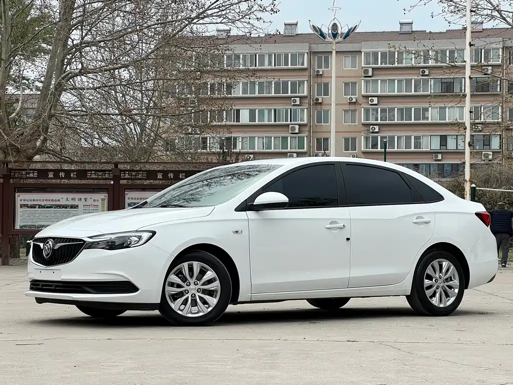 Buick Excelle 2022 — фото 1