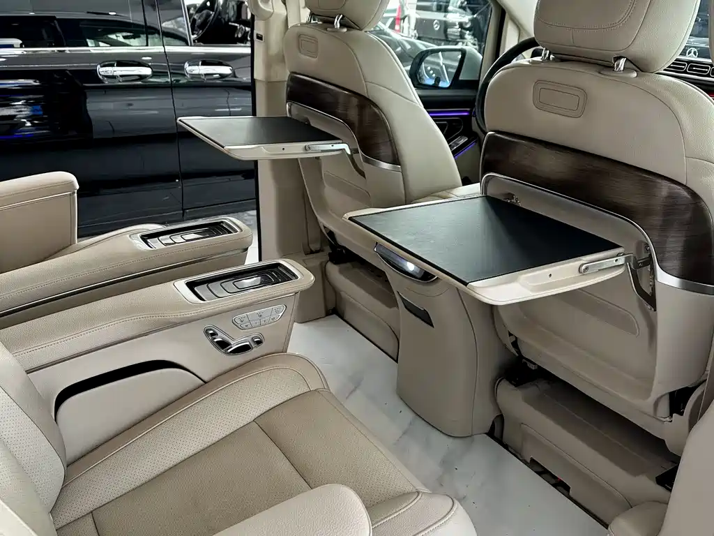Mercedes-Benz V-Class 2022 — фото 15
