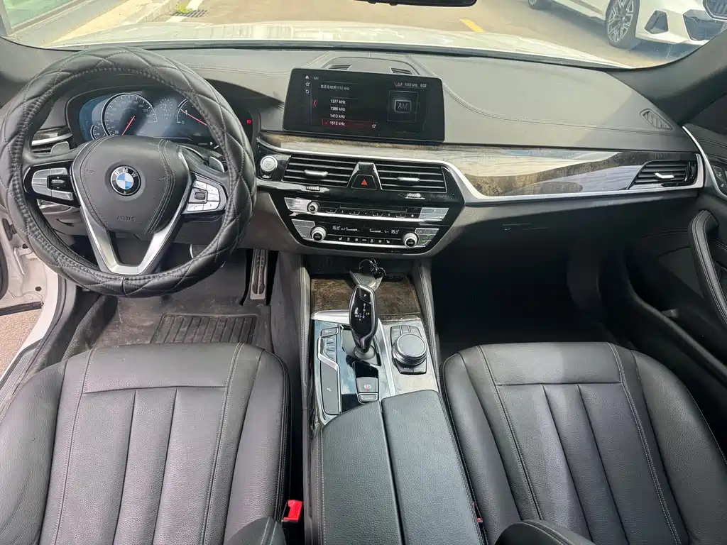 BMW 5 Series 2018 — фото 11