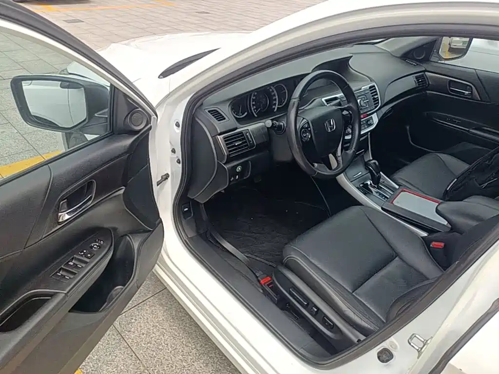 Honda Accord 2015 — фото 16
