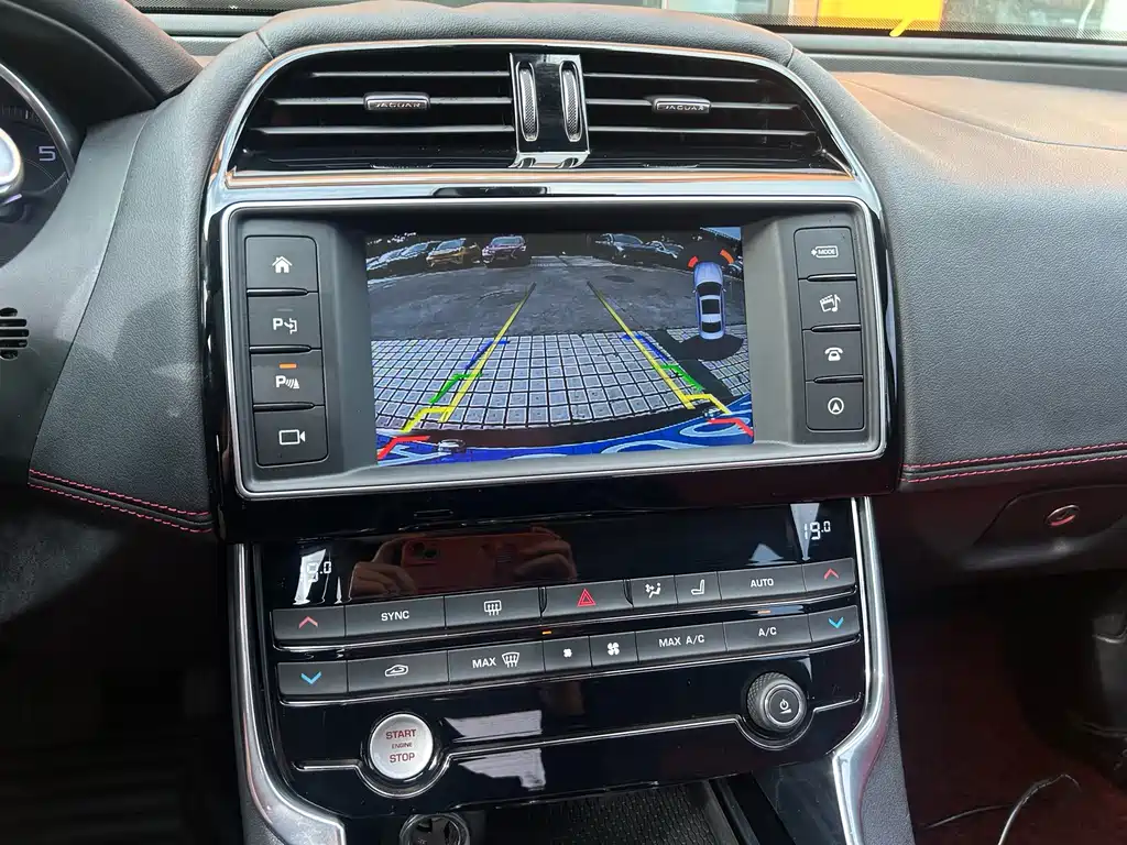 Jaguar XE 2016 — фото 25