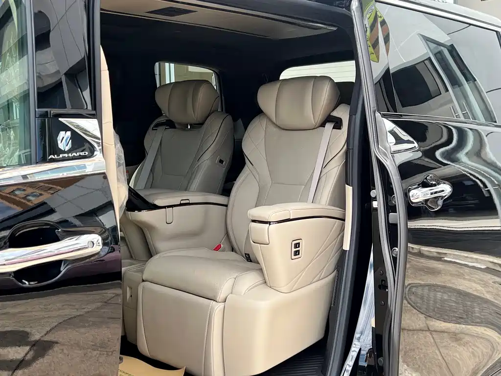 Toyota Alphard — фото 21