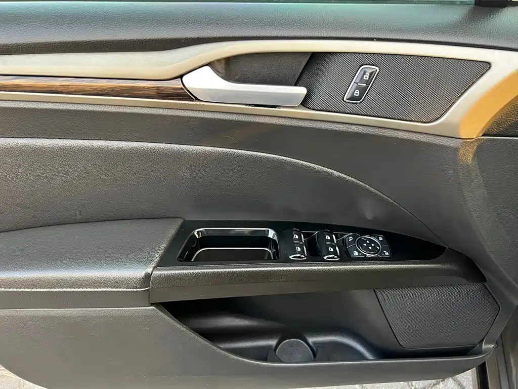 Ford Mondeo 2014 — фото 15