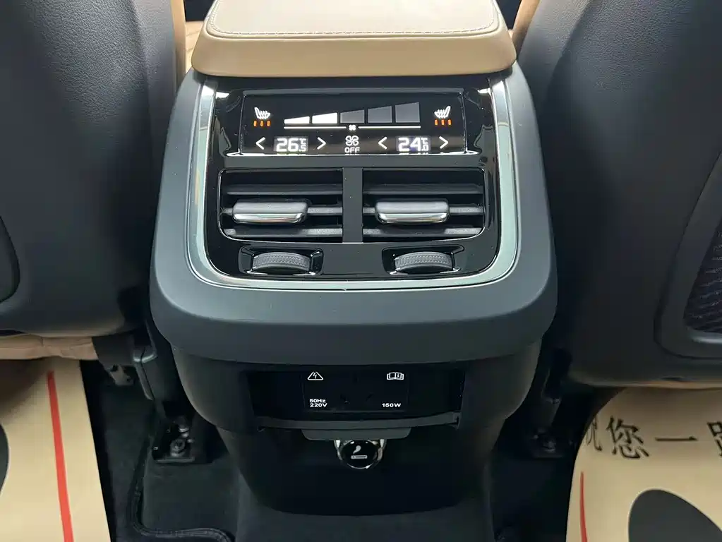 Volvo XC90 2017 — фото 21