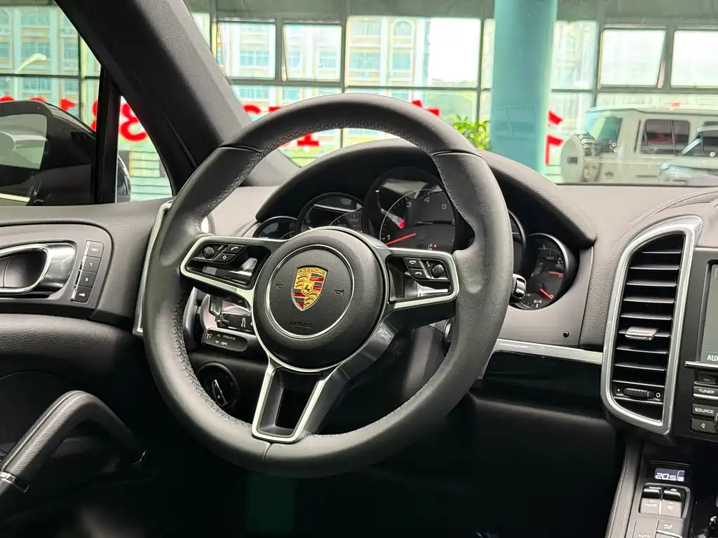 Porsche Cayenne 2015 — фото 18