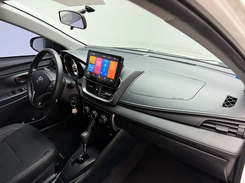 Toyota Yaris L 2022 — фото 14