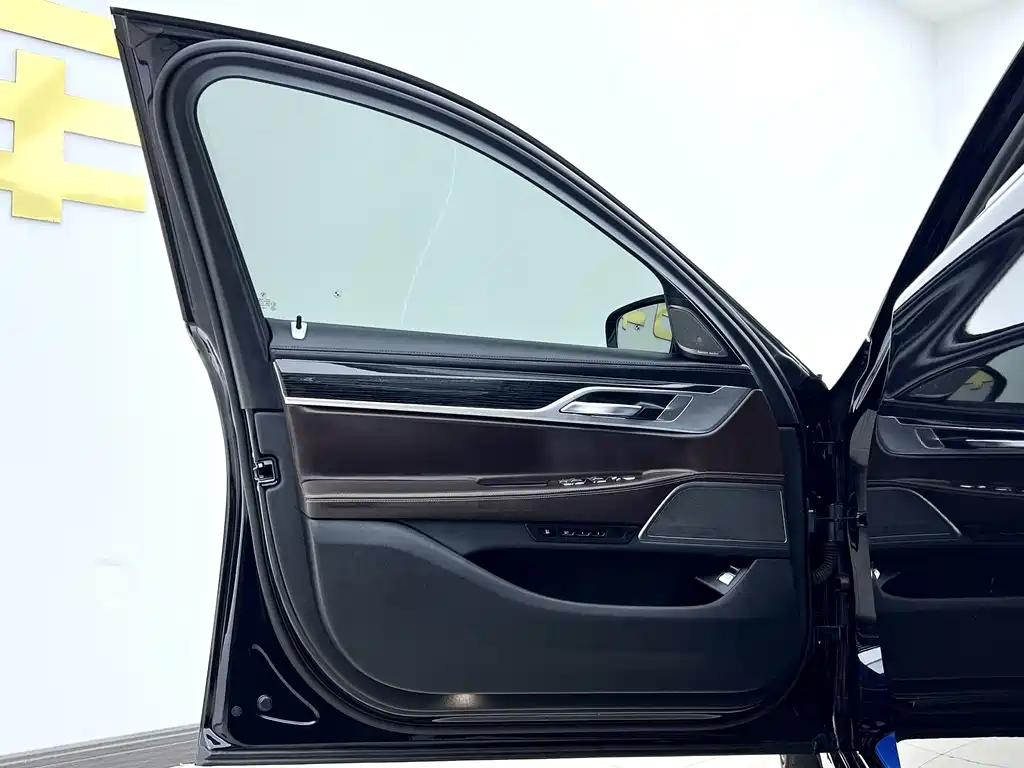 BMW 7 Series 2022 — фото 17