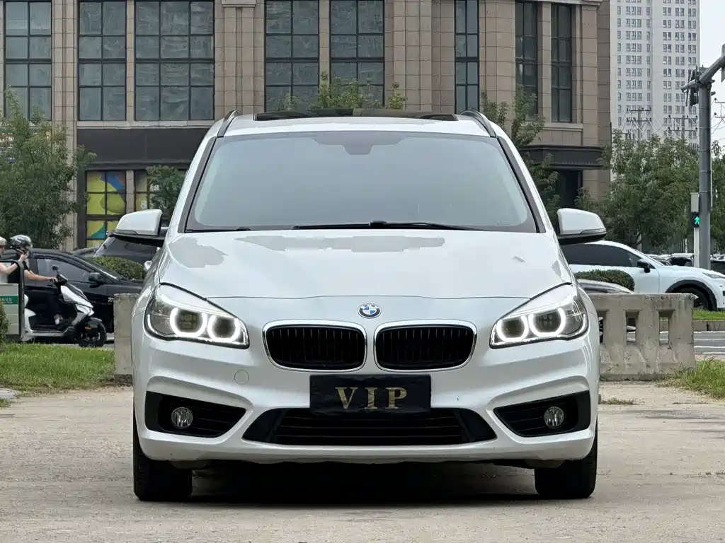 BMW 2 Series Wagon 2017 — фото 2