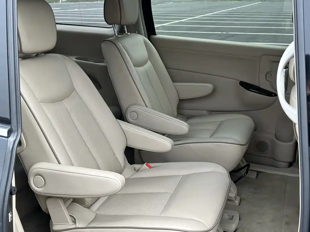 Nissan Quest 2016 — фото 13