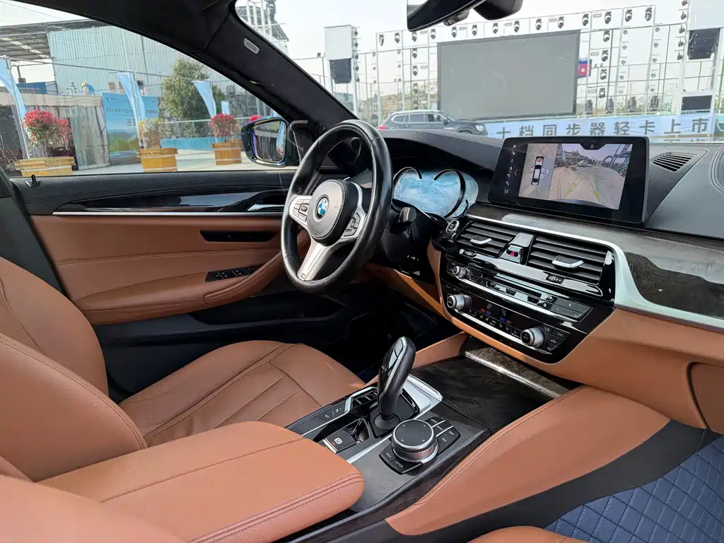 BMW 5 Series 2018 — фото 9