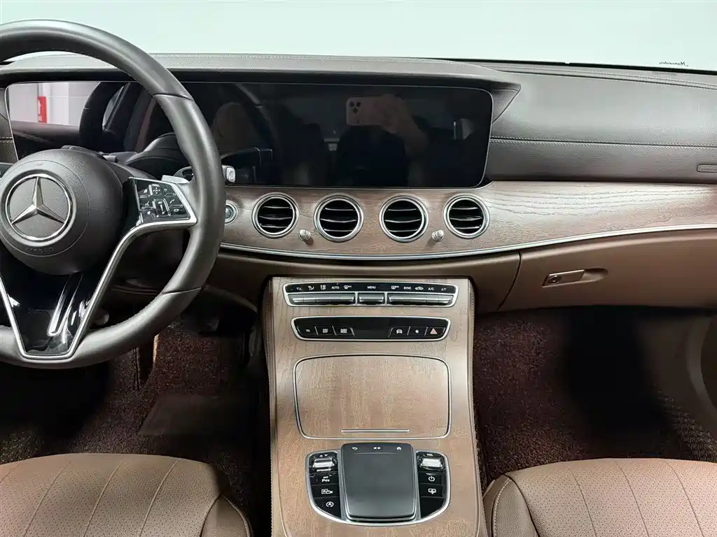 Mercedes-Benz E-Class 2023 — фото 9