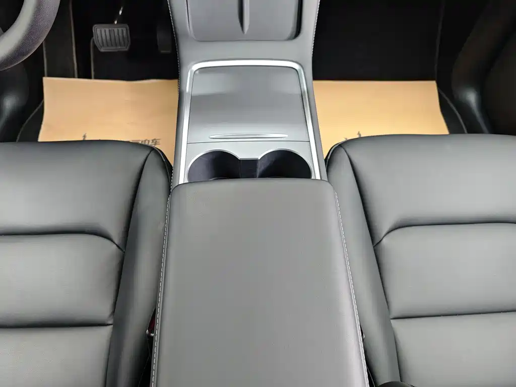 Tesla Model Y 2022 — фото 18