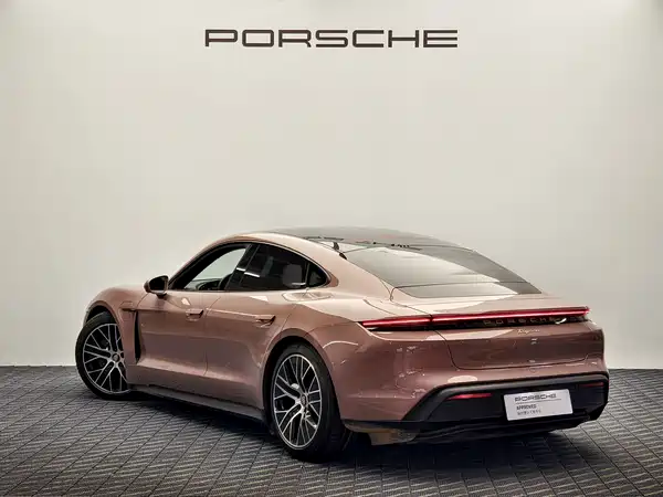 Porsche Taycan 2022