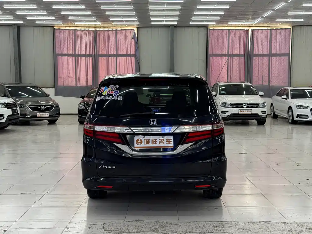 Honda Odyssey 2015 — фото 11