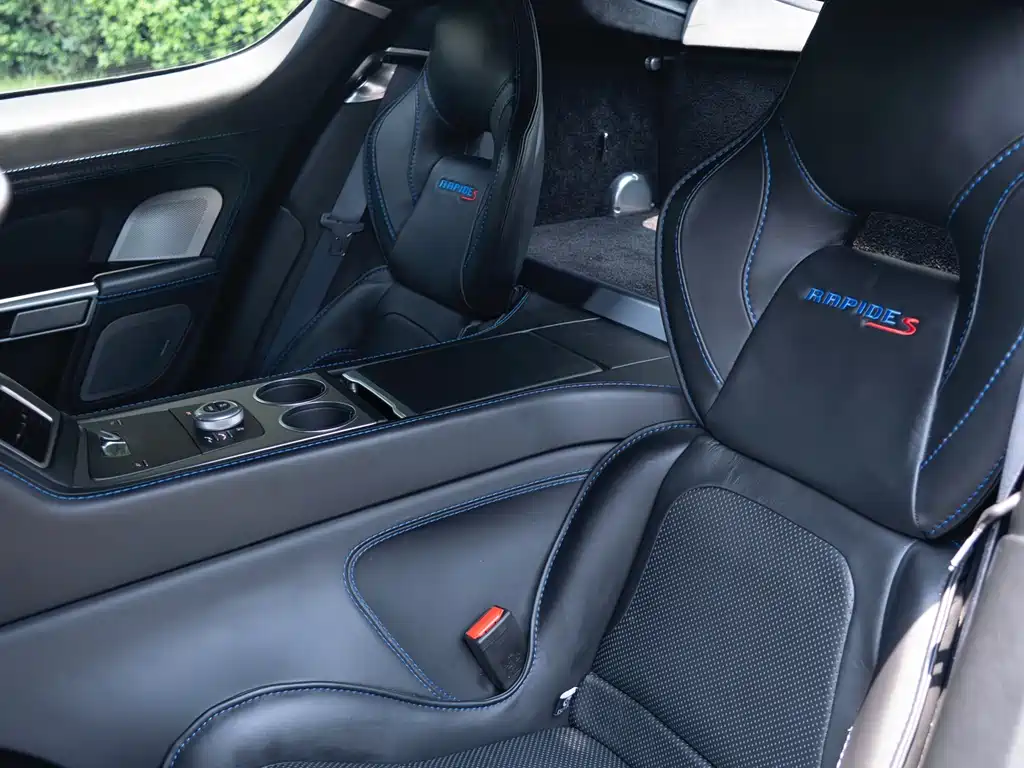 Aston Martin Rapide 2017 — фото 22