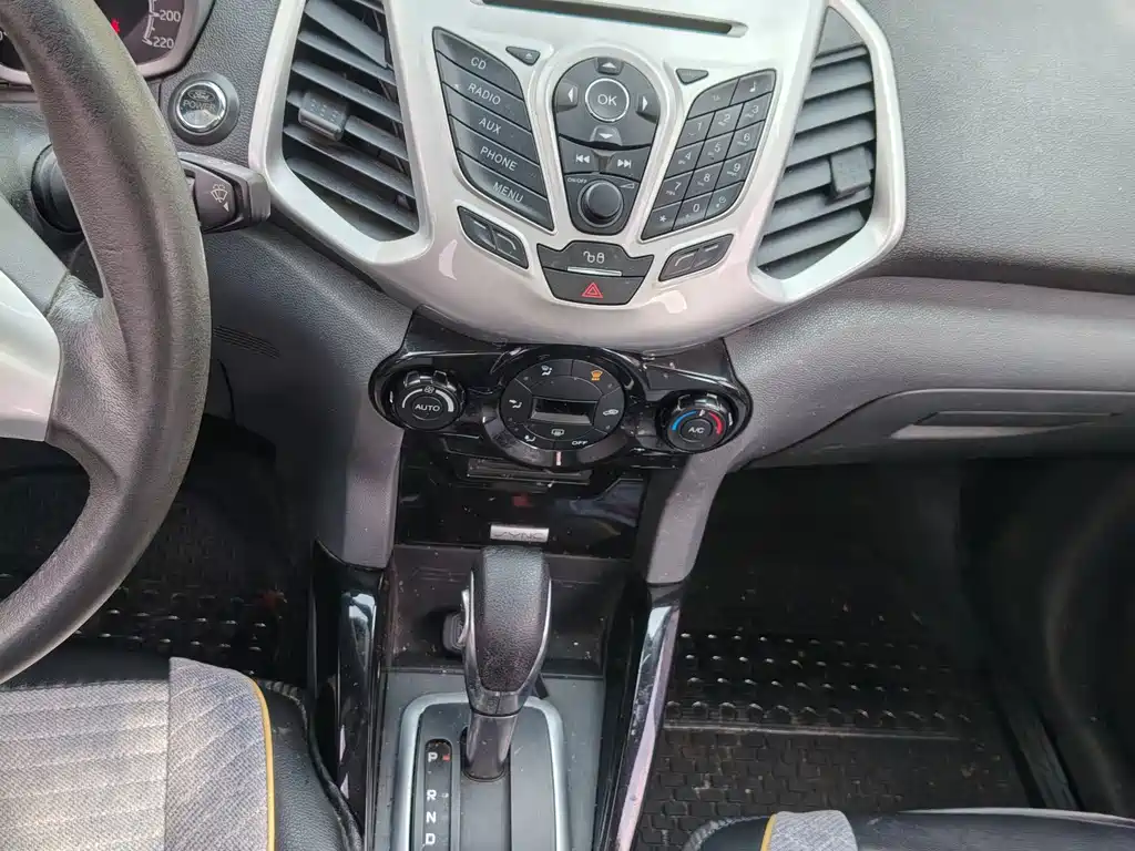 Ford Ecosport 2017 — фото 11