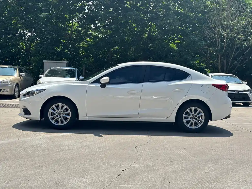 Mazda 3 Axela 2016