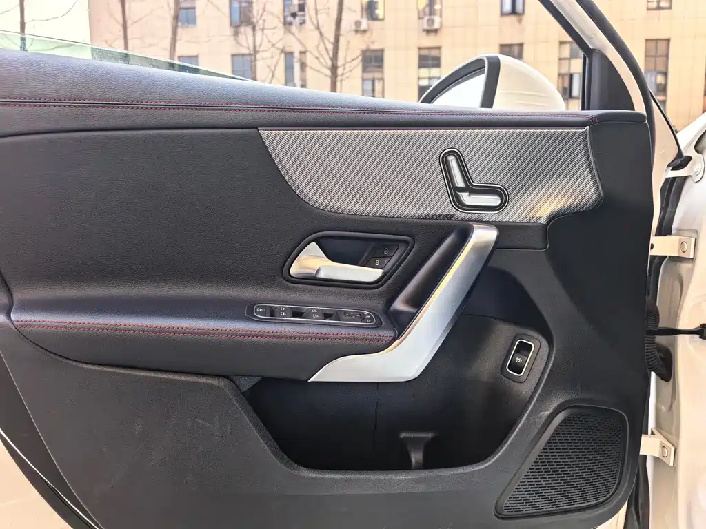 Mercedes-Benz A-Class 2023 — фото 7