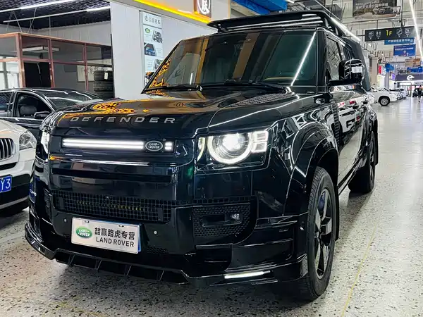 Land Rover Defender 2024