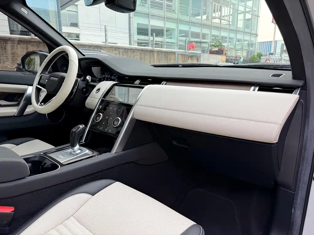 Land Rover Discovery Sport 2023 — фото 15