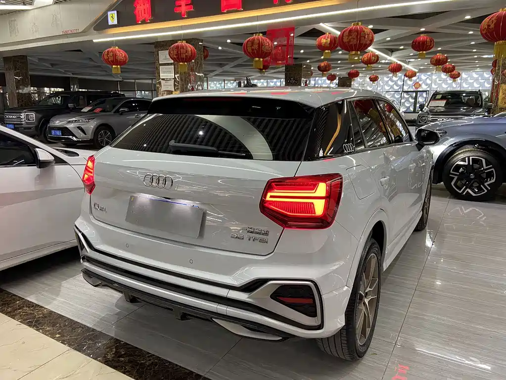 Audi Q2L 2022