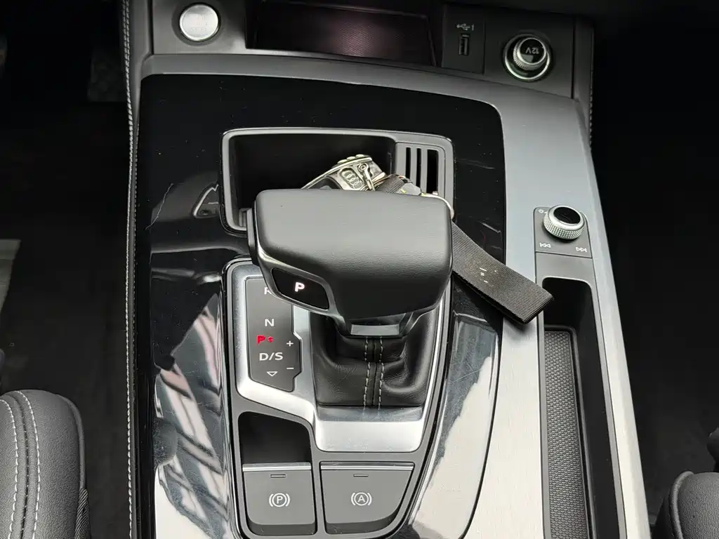 Audi Q5L 2023 — фото 12