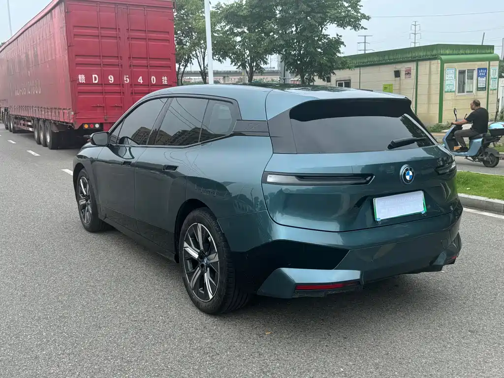BMW iX 2025
