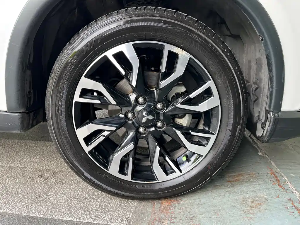 Mitsubishi Outlander 2019 — фото 13