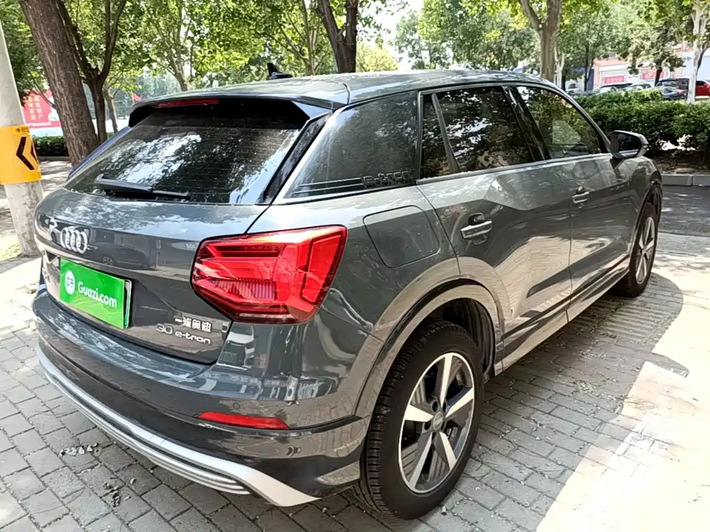 Audi Q2L E-Tron 2021