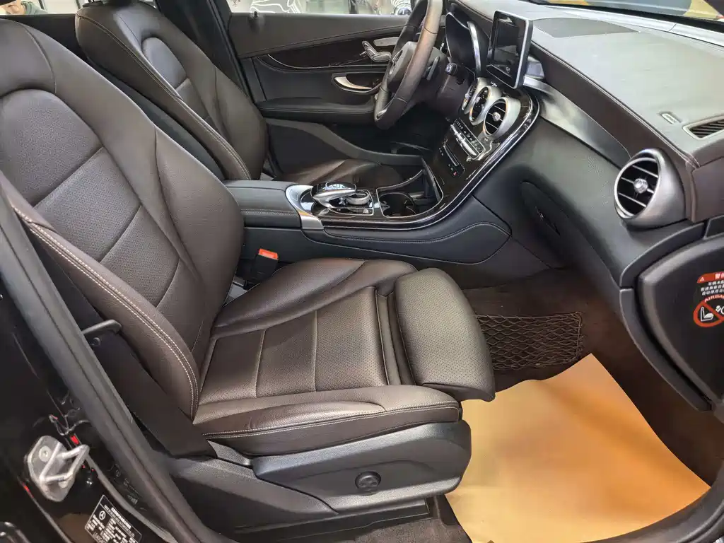 Mercedes-Benz GLC 2018 — фото 16