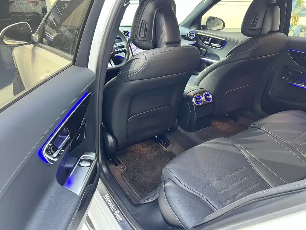 Mercedes-Benz C-Class 2024