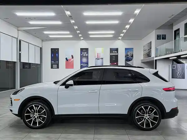 Porsche Cayenne 2022