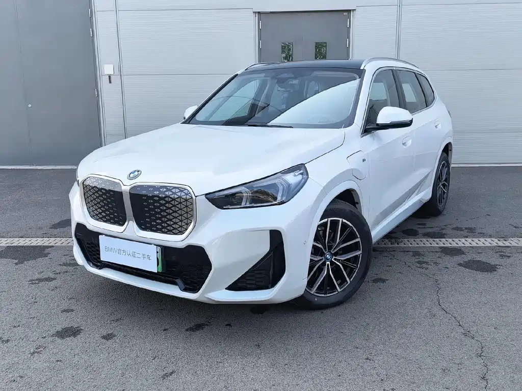 BMW iX1 2025 — фото 1
