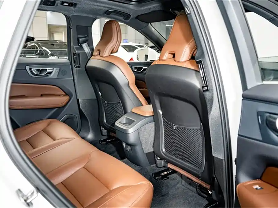 Volvo XC60 2025 — фото 22