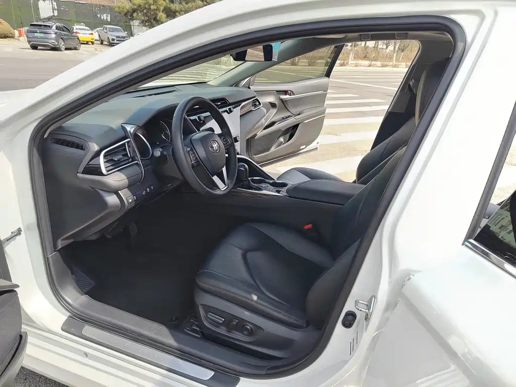 Toyota Camry 2020 — фото 15
