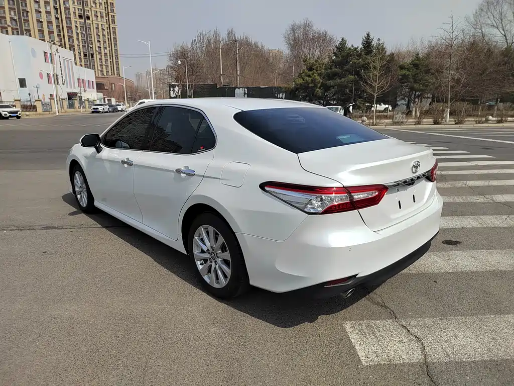 Toyota Camry 2020 — фото 6