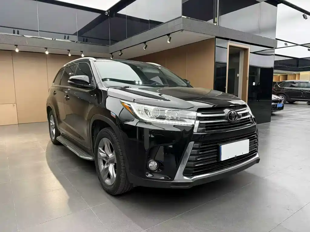 Toyota Highlander 2018 — фото 1