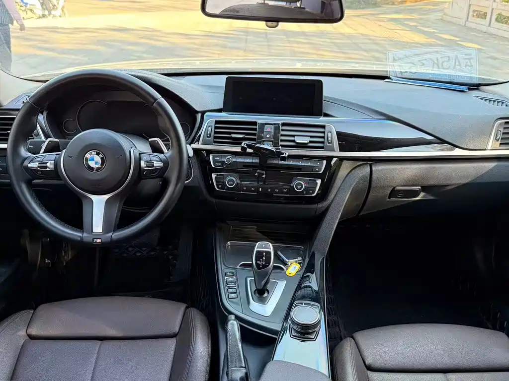 BMW 3 Series 2019 — фото 9