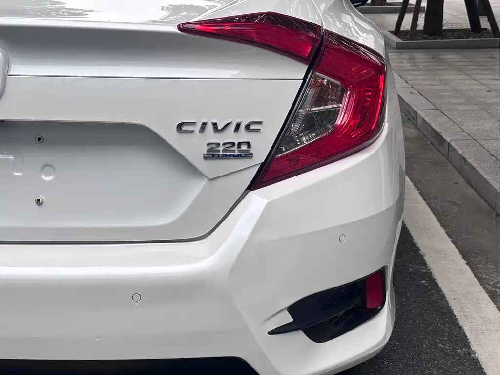 Honda Civic 2018 — фото 8