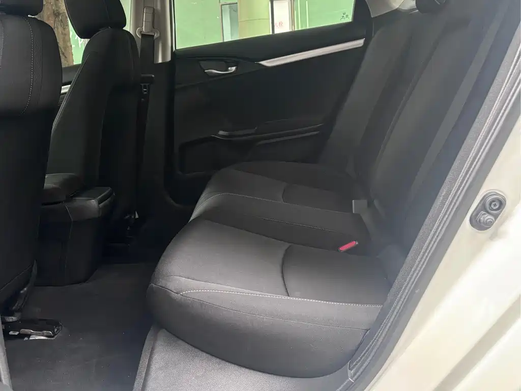 Honda Civic 2018 — фото 11