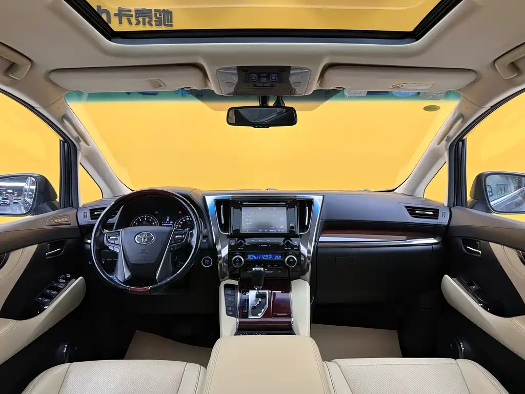 Toyota Alphard 2017 — фото 17