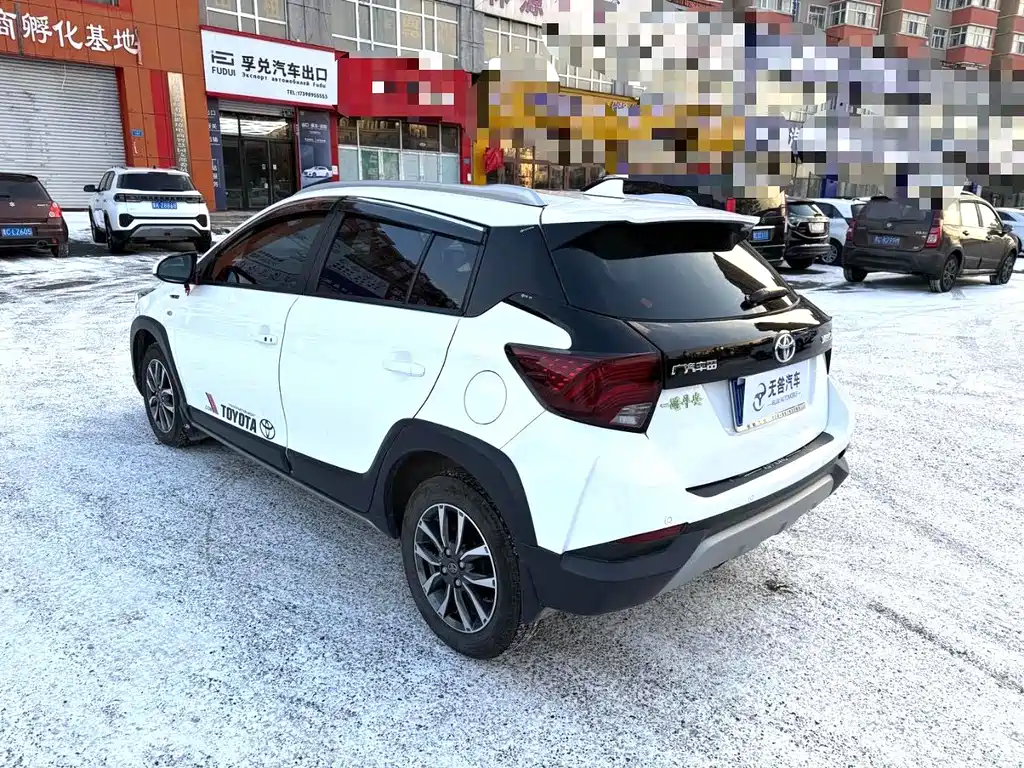 Toyota Yaris L 2022 — фото 4