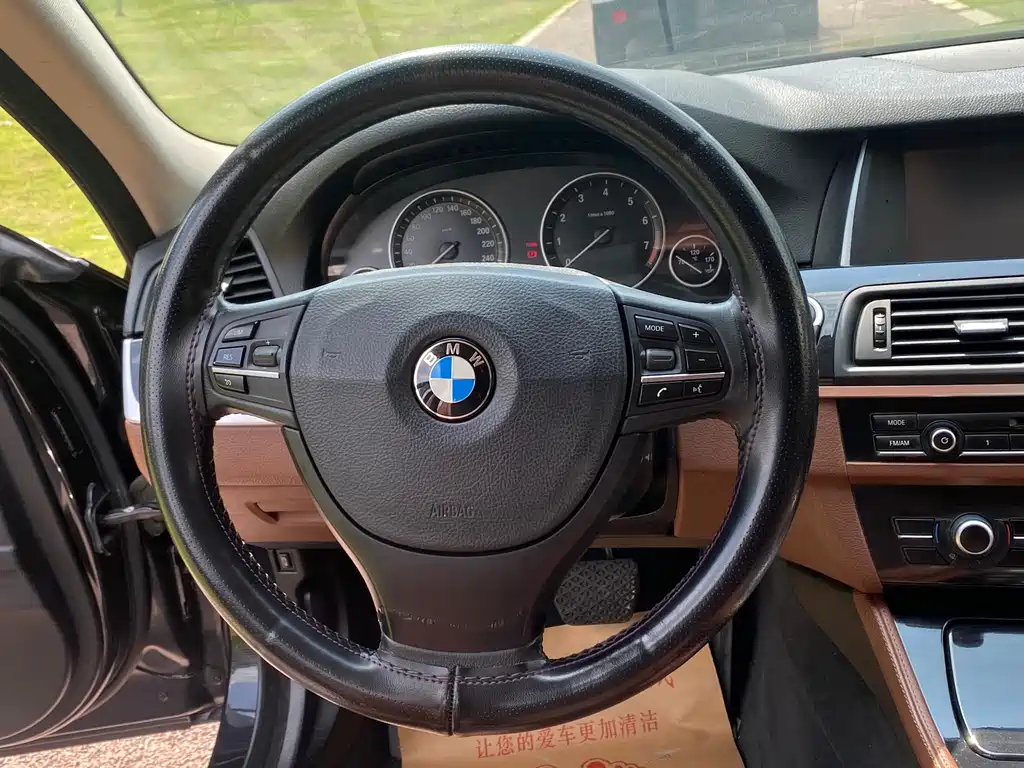 BMW 5 Series 2015 — фото 7