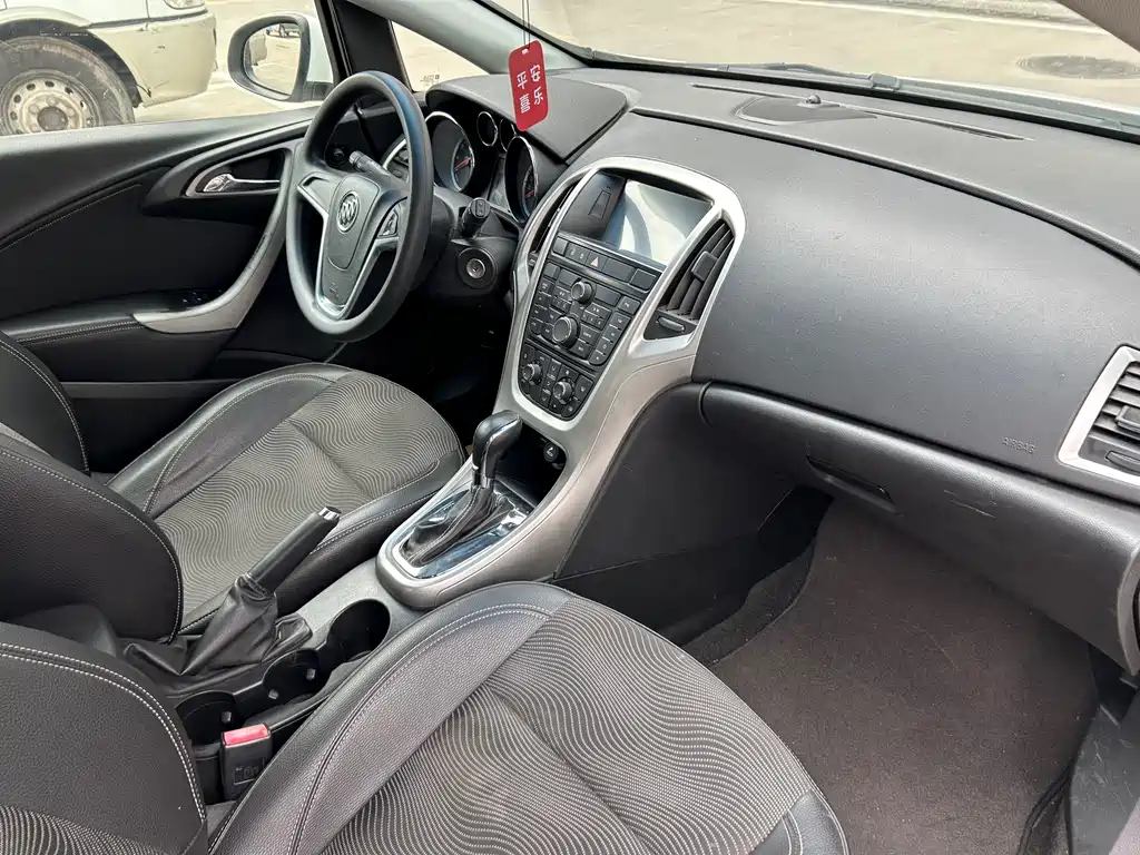 Buick Excelle 2013 — фото 12